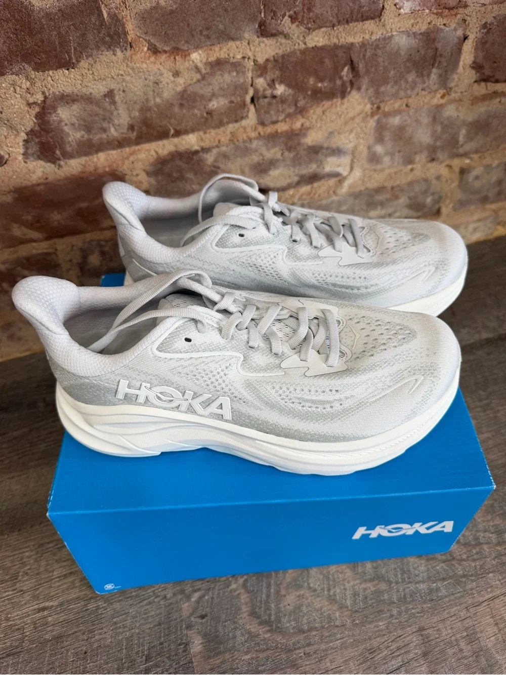 NWT Women's Hoka Clifton *Wide